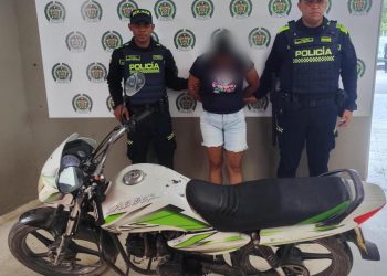 Capturada mujer por receptación y recuperada motocicleta en Soledad 2000