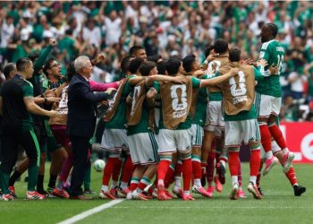 México rompe su maldición en los mundiales con gol del colombiano Julián Quiñones