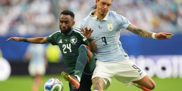 Uruguay decepciona en su estreno y apenas rescata un empate ante Arabia Saudita