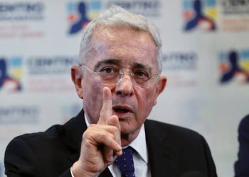 Álvaro Uribe alega “falta de garantías” tras ser citado a indagatoria por la Fiscalía