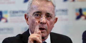 Álvaro Uribe alega “falta de garantías” tras ser citado a indagatoria por la Fiscalía