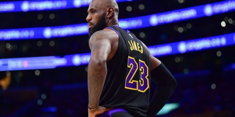 LeBron James deja a los Lakers y apunta a un histórico fichaje con los Warriors
