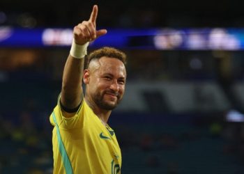 Neymar regresa al Mundial y emociona a Brasil