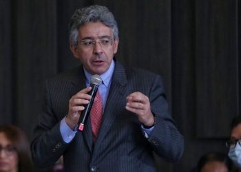 Enrique Gómez denuncia intimidaciones armadas contra campaña de Abelardo de la Espriella en varias regiones del país