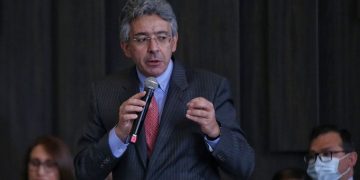 Enrique Gómez denuncia intimidaciones armadas contra campaña de Abelardo de la Espriella en varias regiones del país
