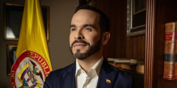 Abogado explica que la doble nacionalidad no inhabilita a Abelardo de la Espriella para ejercer la Presidencia