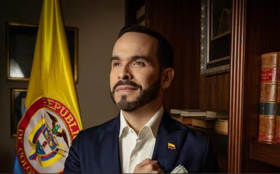 Abogado explica que la doble nacionalidad no inhabilita a Abelardo de la Espriella para ejercer la Presidencia