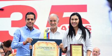 Reconocimiento a constituyentes que aportaron a la consolidación del Estado social de derecho en Colombia