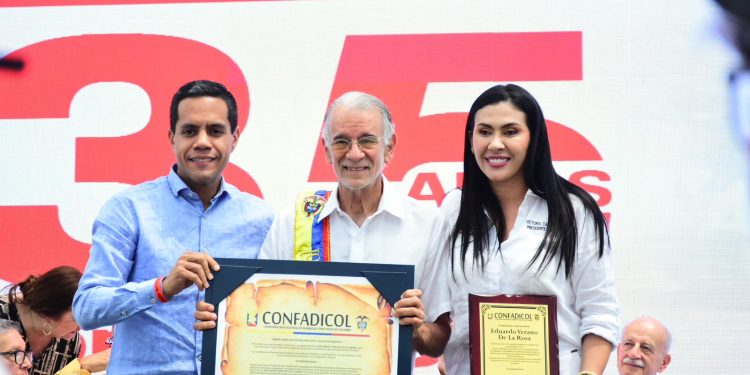 Reconocimiento a constituyentes que aportaron a la consolidación del Estado social de derecho en Colombia