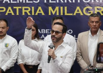 De La Espriella desmiente plan de trabajo por horas y aparta a Charles Chapman de su equipo
