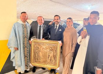 Fe y diplomacia: el simbólico regalo del alcalde de Chiquinquirá al presidente electo Abelardo De La Aspriella