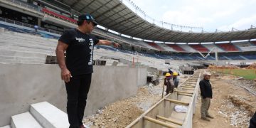 Ya iniciamos con la instalación de las nuevas sillas del supermetro: alcalde Char