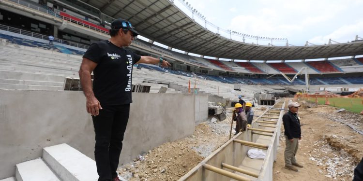 Ya iniciamos con la instalación de las nuevas sillas del supermetro: alcalde Char