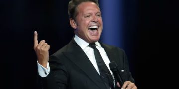 Luis Miguel supera los mil millones de reproducciones en Spotify con “Ahora te puedes marchar”