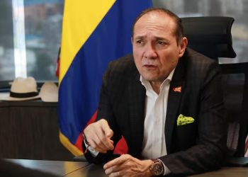 Juez ordena arresto de cinco días contra el ministro de Trabajo, Antonio Sanguino, por desacato a tutela