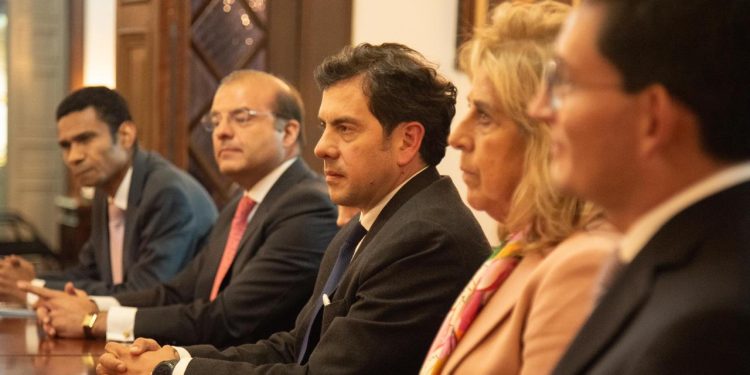 Transición política: Así arrancó el empalme en el Ministerio del Interior entre Benedetti y Lara Restrepo