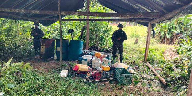 Ejército ubica y destruye dos laboratorios para el procesamiento de pasta base de coca en Mapiripán, Meta