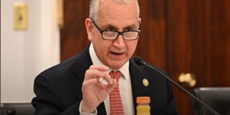 Díaz-Balart lanza duro diagnóstico sobre Petro: “destruyó la economía y dejó al Gobierno en bancarrota”