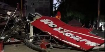 Voluntarios buscan sobrevivientes entre los escombros de una panadería en Cali
