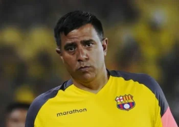 César Farías dejó el banquillo de Barcelona