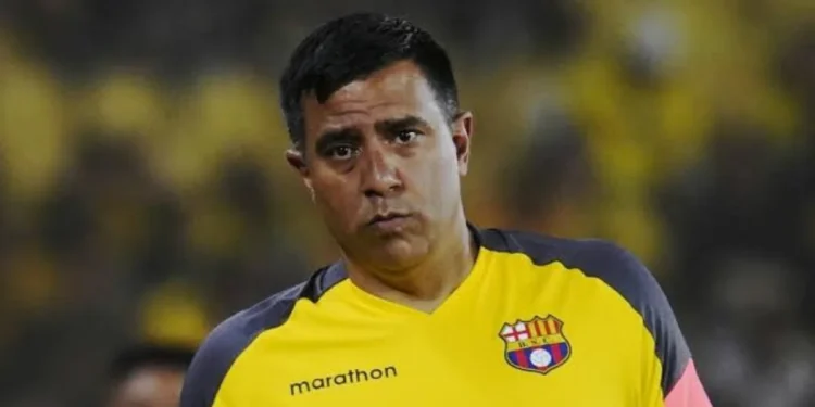 César Farías dejó el banquillo de Barcelona