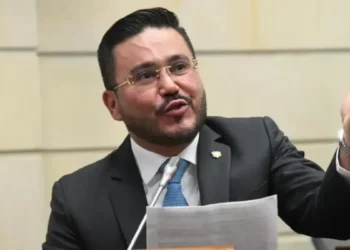 Contralores delegados deberán presentar su renuncia: Jorge Laverde decidirá quién continúa