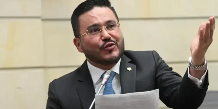 Contralores delegados deberán presentar su renuncia: Jorge Laverde decidirá quién continúa