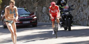 Pogacar arrasa en Andorra y fortalece el liderato de La Vuelta