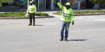 Cierre vial por instalación de puente peatonal elevado