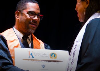 Rector de Uniatlántico dio mensaje a 540 nuevos profesionales: “El futuro no se espera, se construye”