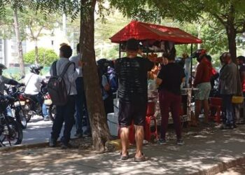Sicarios llegaron en moto y lo atacaron a tiros: comerciante fue asesinado en Caribe Verde, Barranquilla