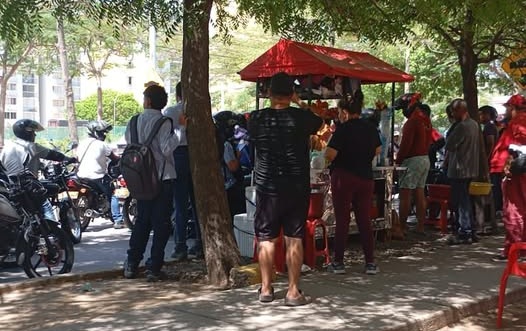 Sicarios llegaron en moto y lo atacaron a tiros: comerciante fue asesinado en Caribe Verde, Barranquilla