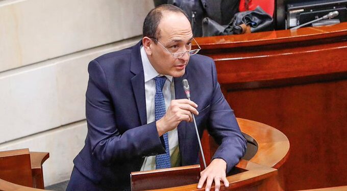 Crece la polémica en la Corte Constitucional por reparto de expedientes que termina en despacho de Vladimir Fernández