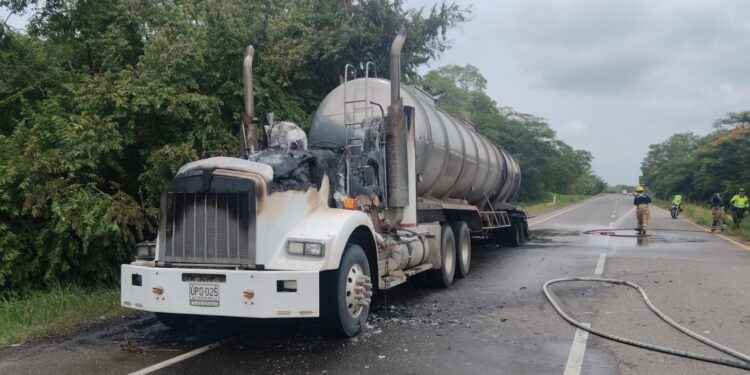 Terror en carretera del Atlántico: delincuentes habrían detenido e incendiado un camión cisterna en Sabanagrande