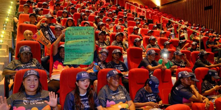 Alcaldía de Barranquilla certifica a 300 mujeres formadas en toma de decisiones y liderazgo tras culminar ‘Escuela para la Vida’