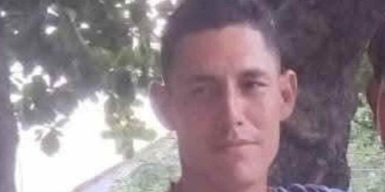 Sicario llegó caminando y lo asesinó en plena terraza: víctima tenía 10 anotaciones judiciales en Puerto Colombia