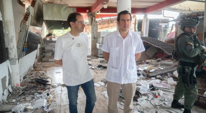 Rodrigo Lara pide a Tigo y Claro apoyar con internet y tabletas a niños afectados por el terremoto en Chocó