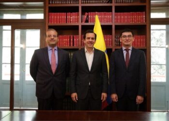 Rodrigo Lara posesiona a sus nuevos viceministros y completa su equipo directivo en Interior