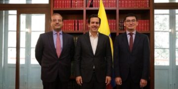 Rodrigo Lara posesiona a sus nuevos viceministros y completa su equipo directivo en Interior