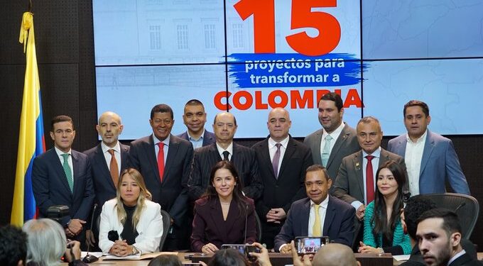 Cambio Radical lleva al Congreso 15 iniciativas y propone convertir programas sociales en políticas de Estado