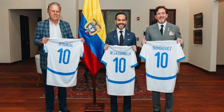 De La Espriella y Alejandro Domínguez se reúnen en Barranquilla para ultimar detalles de la final de la Sudamericana