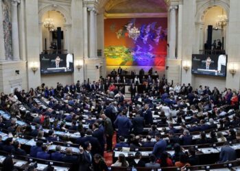Golpe al Gobierno de Abelardo de la Espriella: oposición gana terreno en la Comisión Sexta del Senado