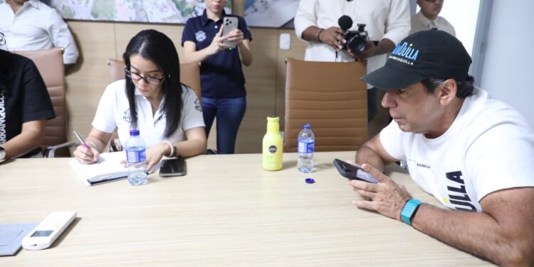 Hoy Colombia nos necesita a todos: alcalde Char dispone de rescatistas, red de salud distrital y personal con conocimientos sísmicos