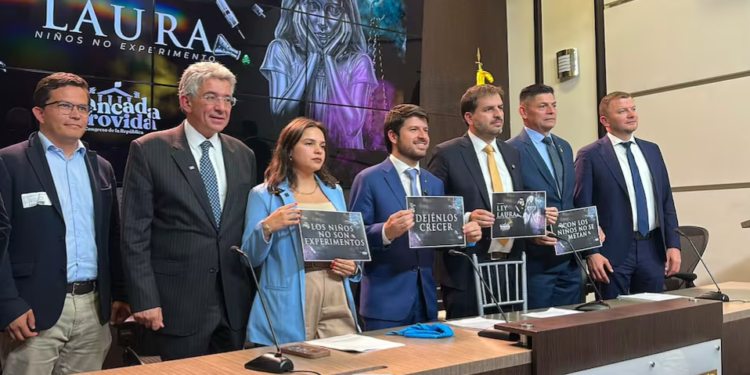 Radican el proyecto de ley ‘Laura’ para prohibir procedimientos de cambio de sexo en menores de edad