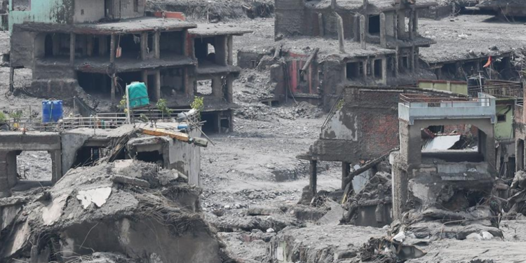 Aumenta a 669 la cifra de muertos tras devastadora avalancha en Nepal; hay casi 3.000 desaparecidos