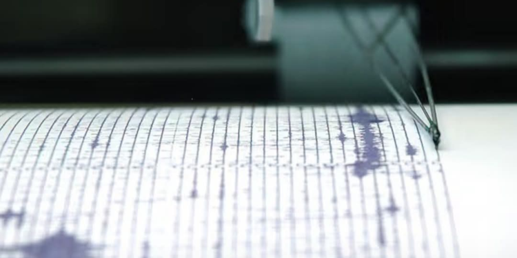 Terremoto de magnitud 7,7 sacude Indonesia y activa alerta de tsunami