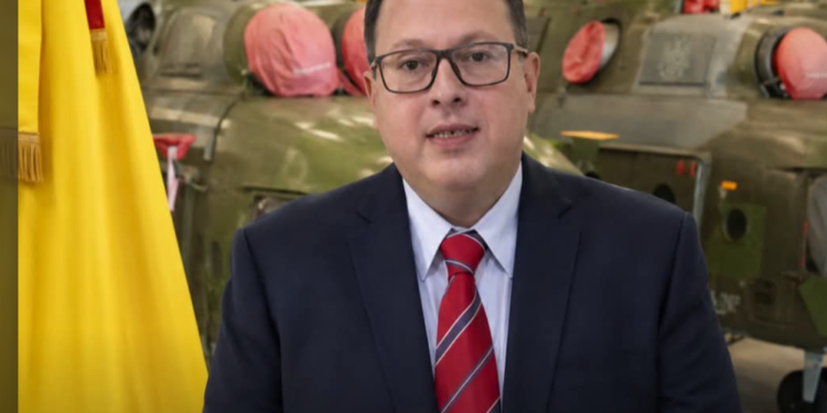 Fiscalía acusa a exviceministro de Defensa por presuntas irregularidades en contrato de US$32 millones
