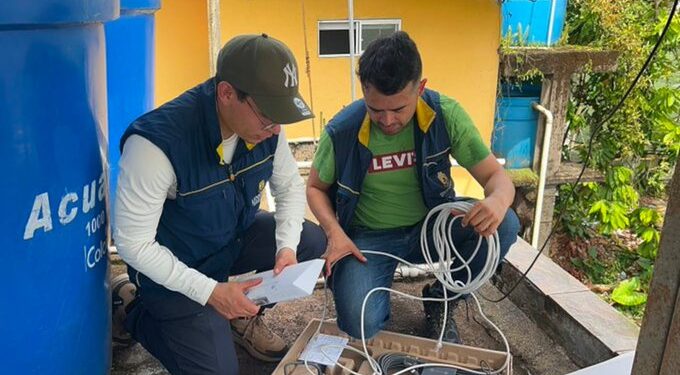 Gobierno De La Espriella entregó primeros equipos Starlink, de Elon Musk, en el epicentro del terremoto