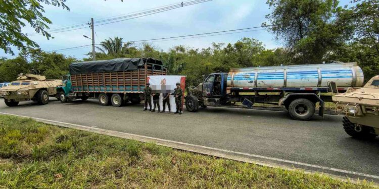 1500 galones de combustible y 2 vehículos incautados en La Gloria, Cesar