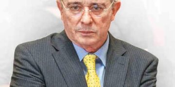Álvaro Uribe deberá acudir a indagatoria este viernes mientras se define quién tiene competencia sobre su caso